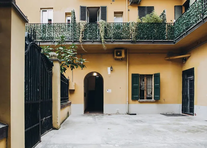 Piazza Aldrovandi - Quiet Balcony In The Historic Center Lägenhet *