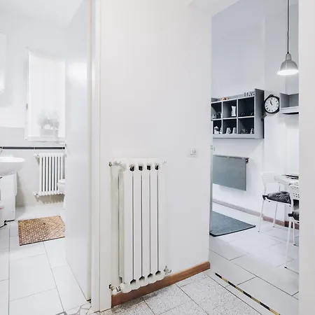 Piazza Aldrovandi - Quiet Balcony Apartment In The Historic Center شقة