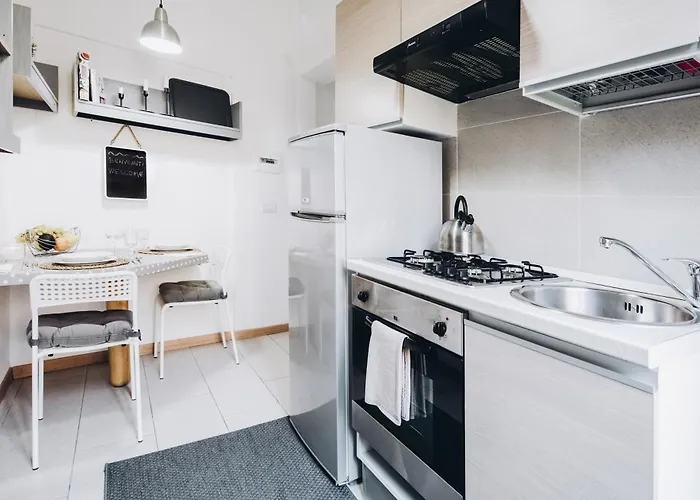 Piazza Aldrovandi - Quiet Balcony Apartment In The Historic Center شقة بولونيا