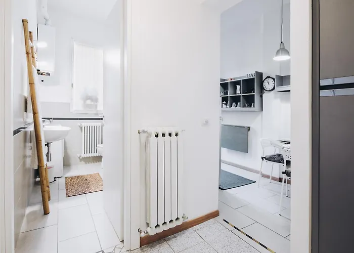 Piazza Aldrovandi - Quiet Balcony Apartment In The Historic Center شقة