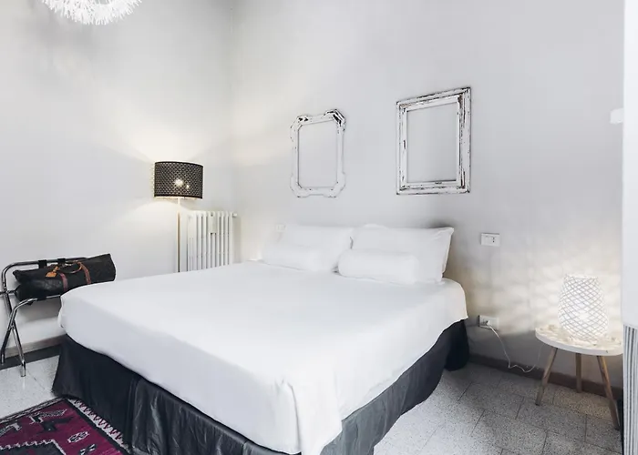 Piazza Aldrovandi - Quiet Balcony Apartment In The Historic Center شقة بولونيا