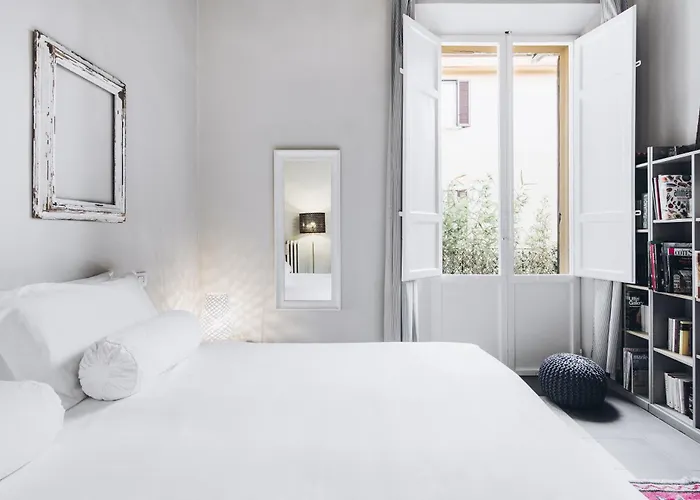 Piazza Aldrovandi - Quiet Balcony Apartment In The Historic Center شقة *