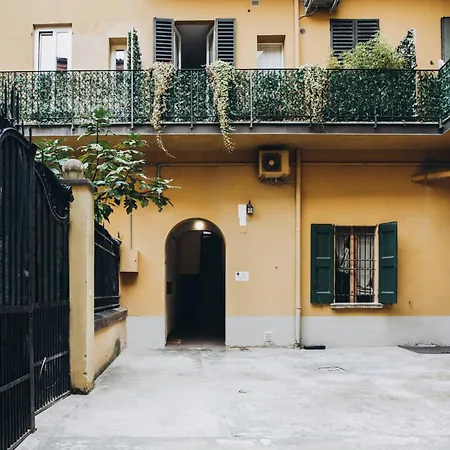 Piazza Aldrovandi - Quiet Balcony In The Historic Center Lejlighed *